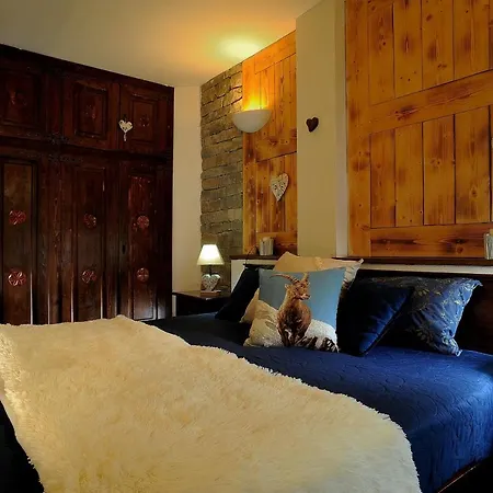 Foyer D'antan Con Caminetto Hammam O Vasca Idromassaggio