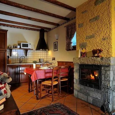 Lägenhetshotell Foyer D'antan Con Caminetto Hammam O Vasca Idromassaggio 3*