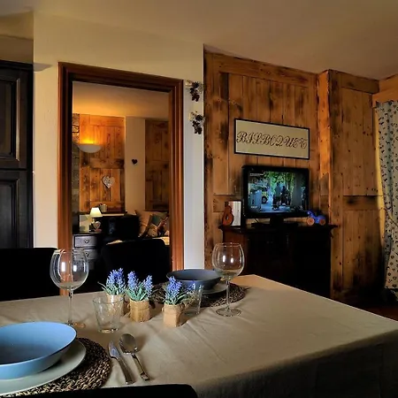Foyer D'antan Con Caminetto Hammam O Vasca Idromassaggio Aparthotel Brusson