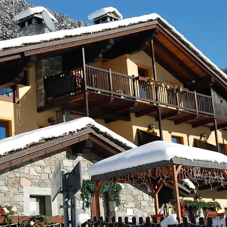 Lägenhetshotell Foyer D'antan Con Caminetto Hammam O Vasca Idromassaggio 3*