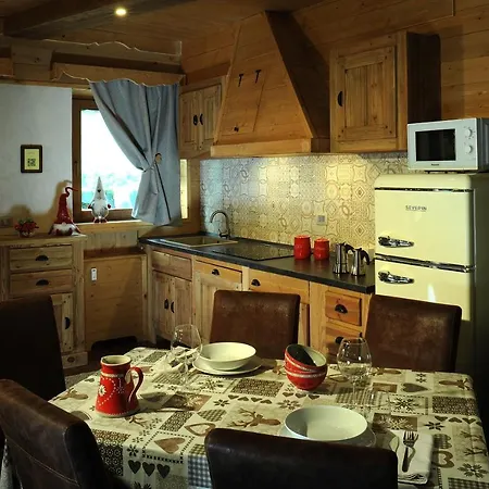 Ξενοδοχείο με διαμερίσματα Foyer D'antan Con Caminetto Hammam O Vasca Idromassaggio