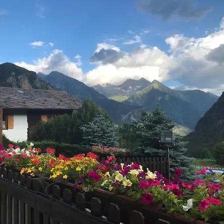Lägenhetshotell Foyer D'antan Con Caminetto Hammam O Vasca Idromassaggio Brusson