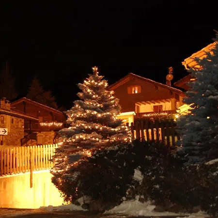 Foyer D'antan Con Caminetto Hammam O Vasca Idromassaggio 3*