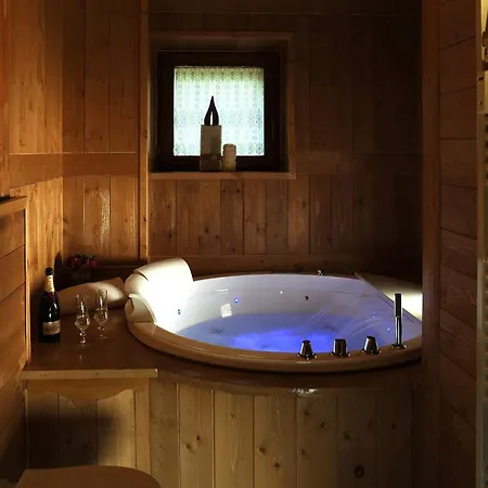 Foyer D'antan Con Caminetto Hammam O Vasca Idromassaggio 3*