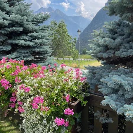 Foyer D'antan Con Caminetto Hammam O Vasca Idromassaggio 公寓式酒店 3*