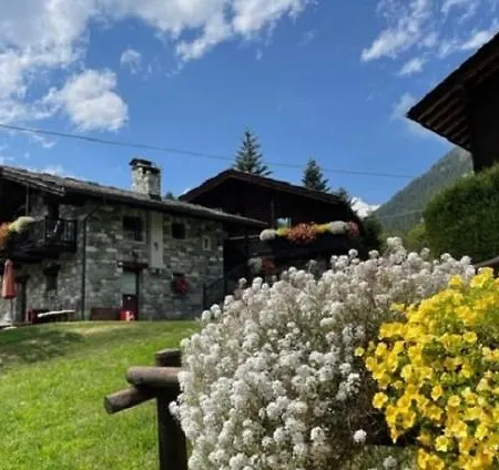 Foyer D'antan Con Caminetto Hammam O Vasca Idromassaggio 3*