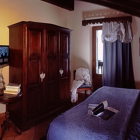 Foyer D'antan Con Caminetto Hammam O Vasca Idromassaggio 아파트호텔 3*