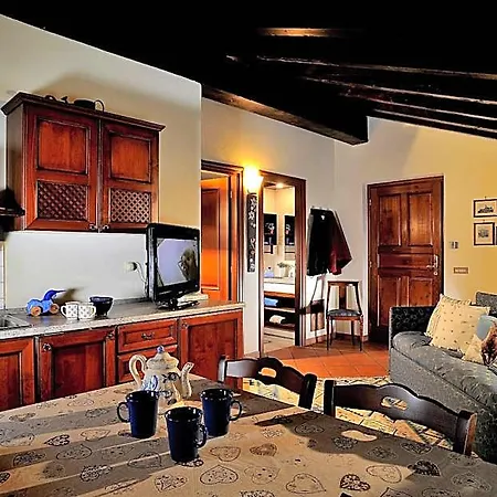 Hotel apartamentowy Foyer D'antan Con Caminetto Hammam O Vasca Idromassaggio 3*