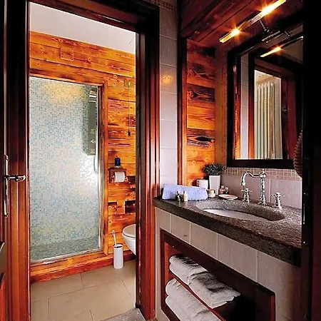 Foyer D'antan Con Caminetto Hammam O Vasca Idromassaggio Hotel apartamentowy 3*