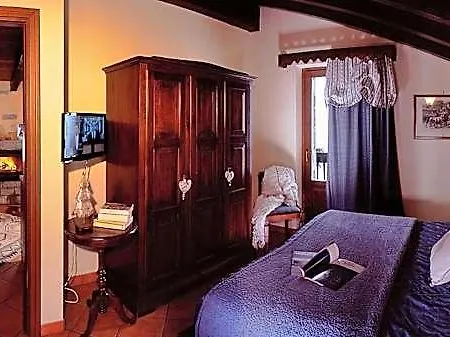 Hotel apartamentowy Foyer D'antan Con Caminetto Hammam O Vasca Idromassaggio
