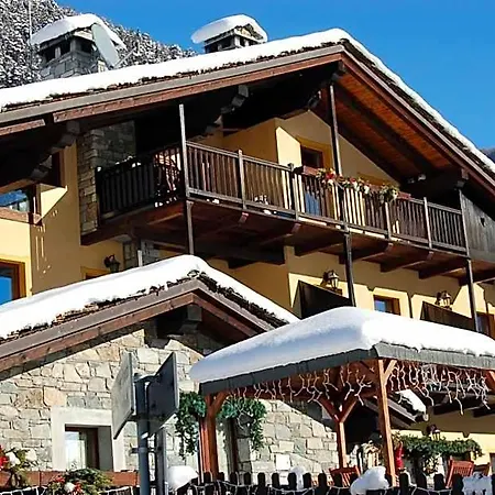 Foyer D'antan Con Caminetto Hammam O Vasca Idromassaggio 3* Brusson