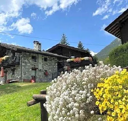 Foyer D'antan Con Caminetto Hammam O Vasca Idromassaggio 3*