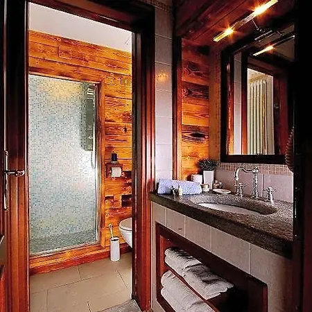 Hotel apartamentowy Foyer D'antan Con Caminetto Hammam O Vasca Idromassaggio 3*