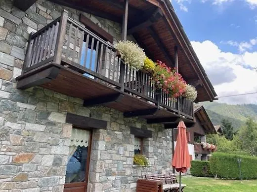 Foyer D'antan Con Caminetto Hammam O Vasca Idromassaggio Brusson